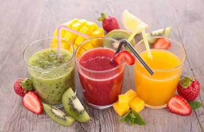 How many steps of pretreatment for raw materials in the fruit juice production line?