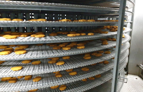 Spiral freezer is freezing food